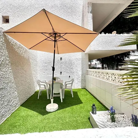 Apartmán Amazing Terrace At 300 Meters From Beach, With Pool And Wifi