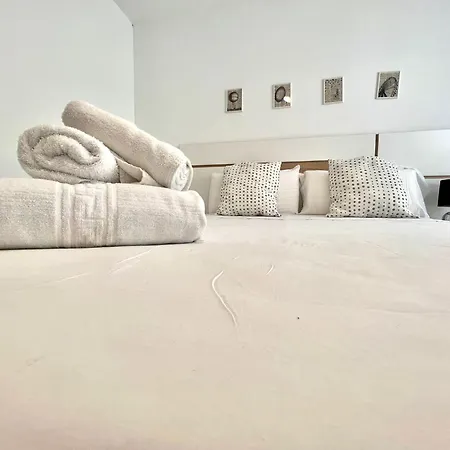 Apartmán Amazing Terrace At 300 Meters From Beach, With Pool And Wifi *